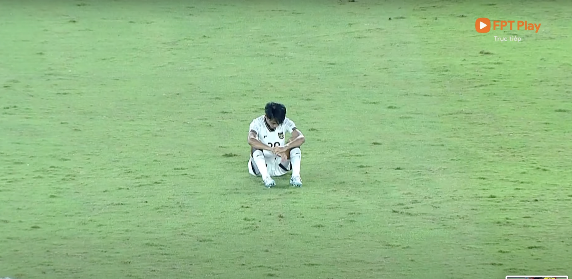 U23 Việt Nam ăn mừng cảm xúc lên ngôi vô địch U23 Đông Nam Á 2025, "kỳ phùng địch thủ" Indonesia rơi nước mắt uất nghẹn- Ảnh 10.