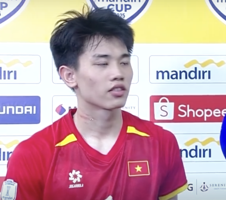 Cổ Đình Bắc xuất hiện nhiều vết cào cấu từ cầu thủ Indonesia- Ảnh 1.