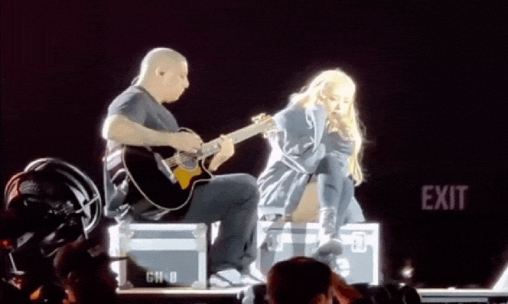 Rosé (BLACKPINK) bị quấy rối kinh hoàng ngay giữa concert, hàng vạn fan lên tiếng phẫn nộ- Ảnh 5.