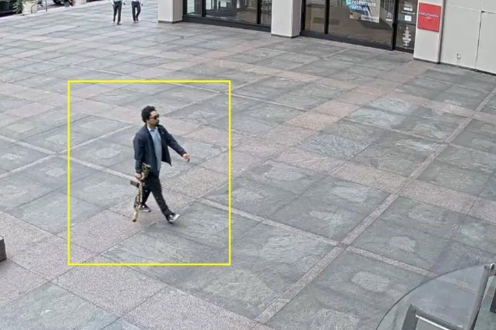 Danh tính sát thủ xả súng ở New York, nhân chứng tả cảnh "đấu súng như chiến sự"- Ảnh 1.