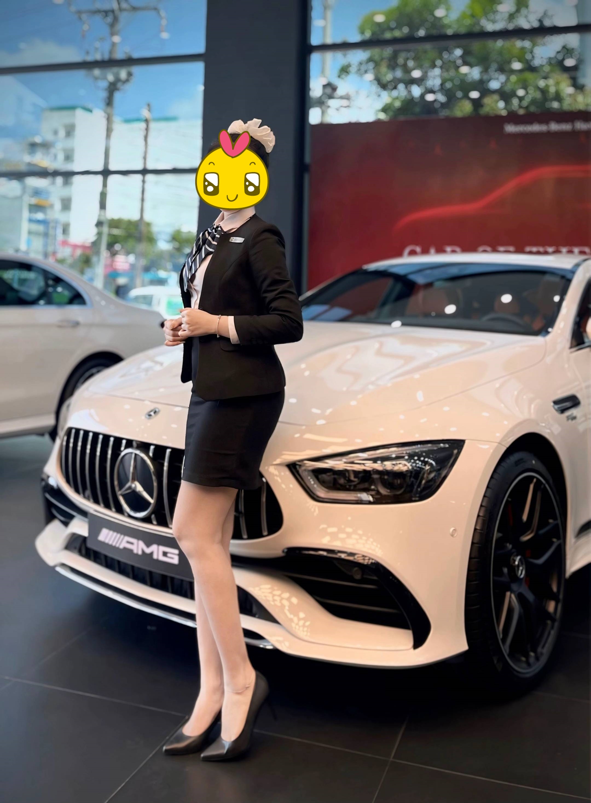 Sales nữ bán xe: Độ dài của chân váy thể hiện sự chuyên nghiệp và tôn trọng khách hàng?- Ảnh 7.