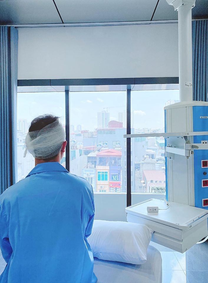 Sao nam Vbiz mắc bệnh lạ cực nguy hiểm: Ngủ dậy bị điếc 1 bên tai, cứ đứng là ngã- Ảnh 6.