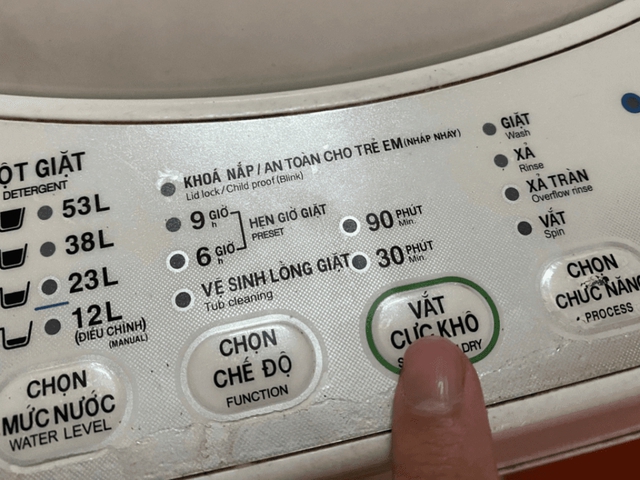 Bỏ 3 quả bóng vào máy giặt, mẹo giúp quần áo nhanh khô hơn nhưng rất ít người biết- Ảnh 4.