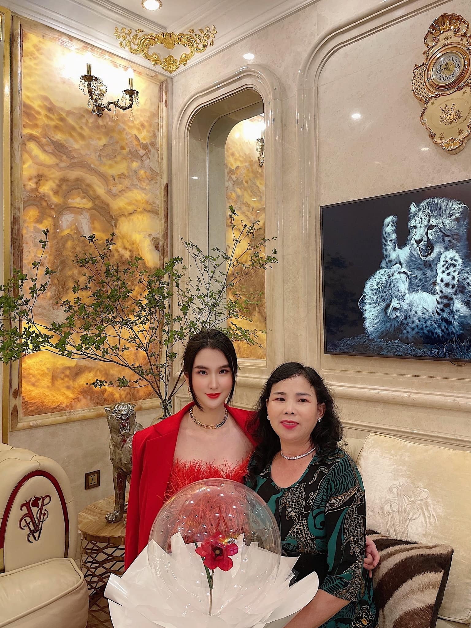 "Phú bà" chủ nhân món khúc bạch vải: Nhan sắc chim sa cá lặn, cuộc sống kín tiếng chuẩn thượng lưu- Ảnh 16.