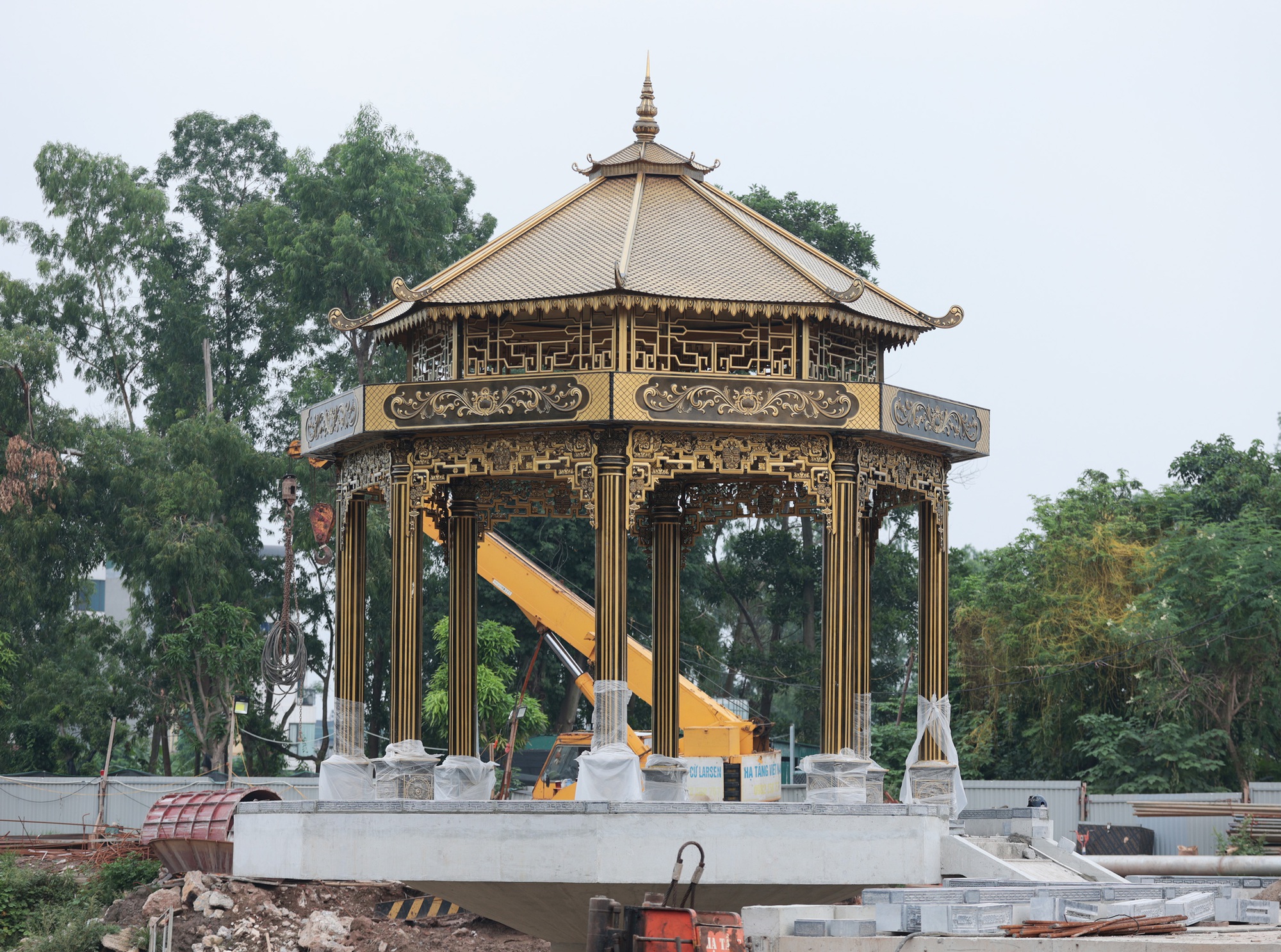 Hà Nội: Cảnh tượng lạ trên sông Tô Lịch khiến ai cũng phải ngoái nhìn- Ảnh 7.