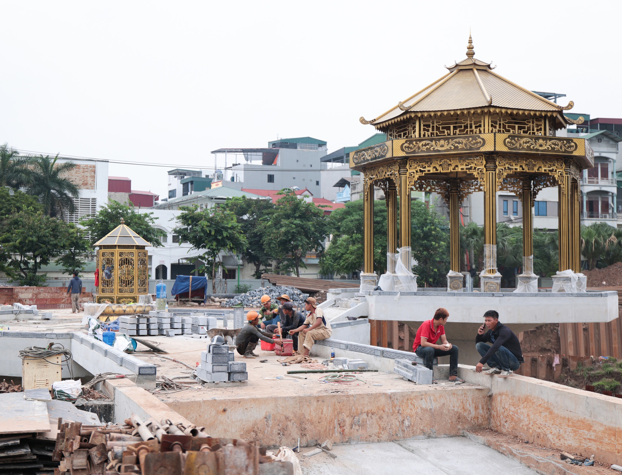Hà Nội: Cảnh tượng lạ trên sông Tô Lịch khiến ai cũng phải ngoái nhìn- Ảnh 6.