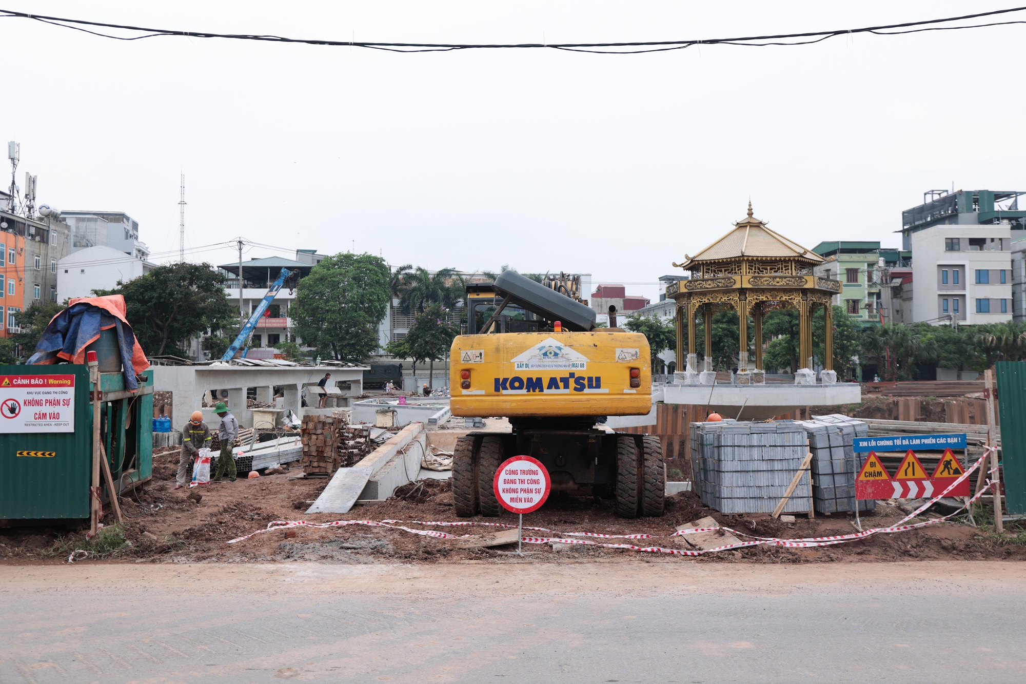 Hà Nội: Cảnh tượng lạ trên sông Tô Lịch khiến ai cũng phải ngoái nhìn- Ảnh 5.