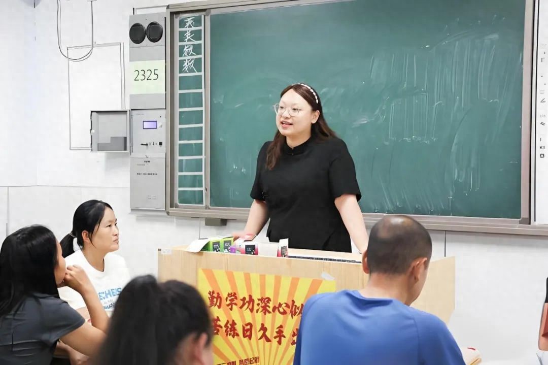Hiệu trưởng thẳng thắn: Tôi không thích 4 KIỂU phụ huynh này, kể cả con cái của họ!- Ảnh 1.