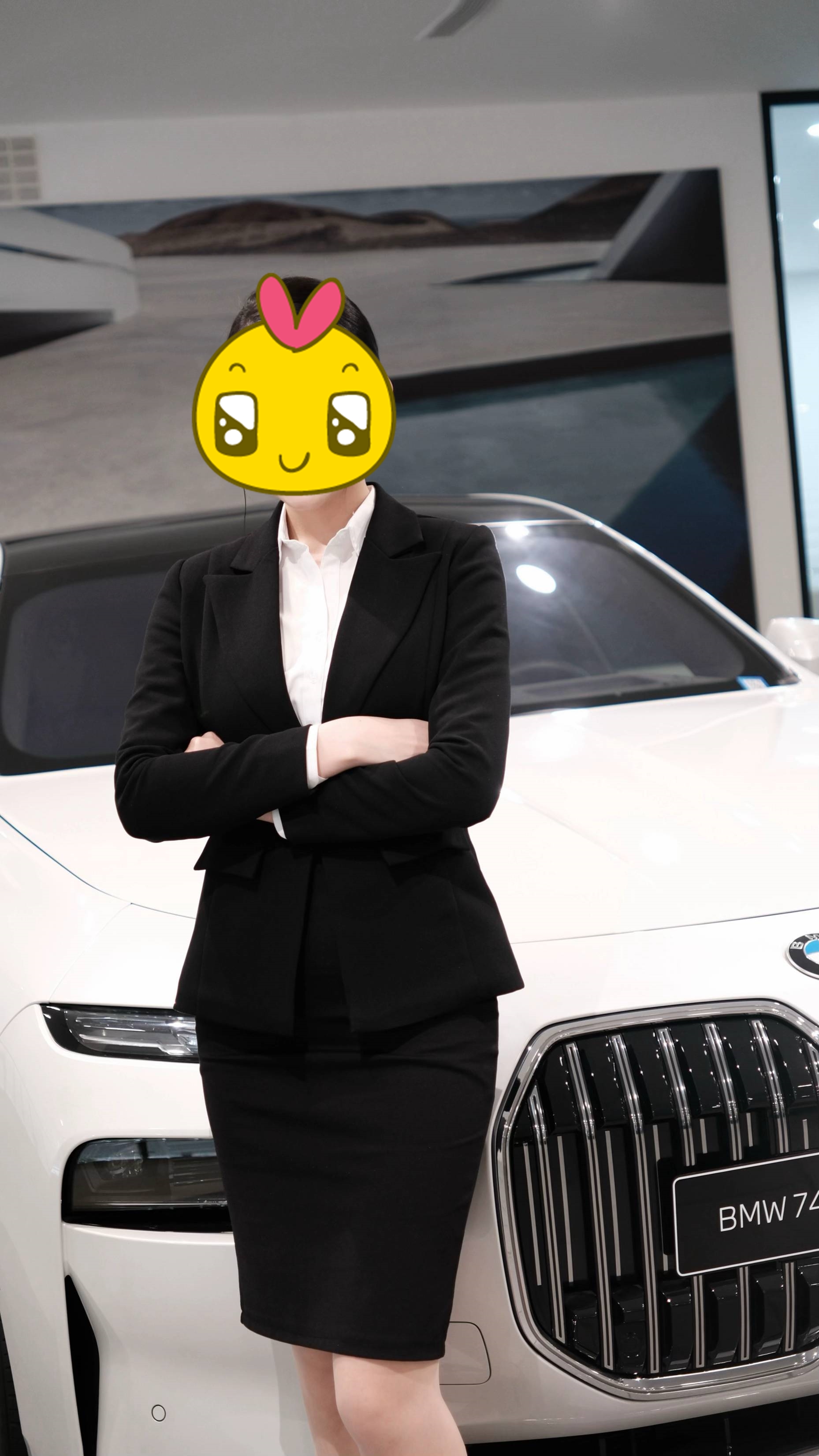 Sales nữ bán xe: Độ dài của chân váy thể hiện sự chuyên nghiệp và tôn trọng khách hàng?- Ảnh 8.