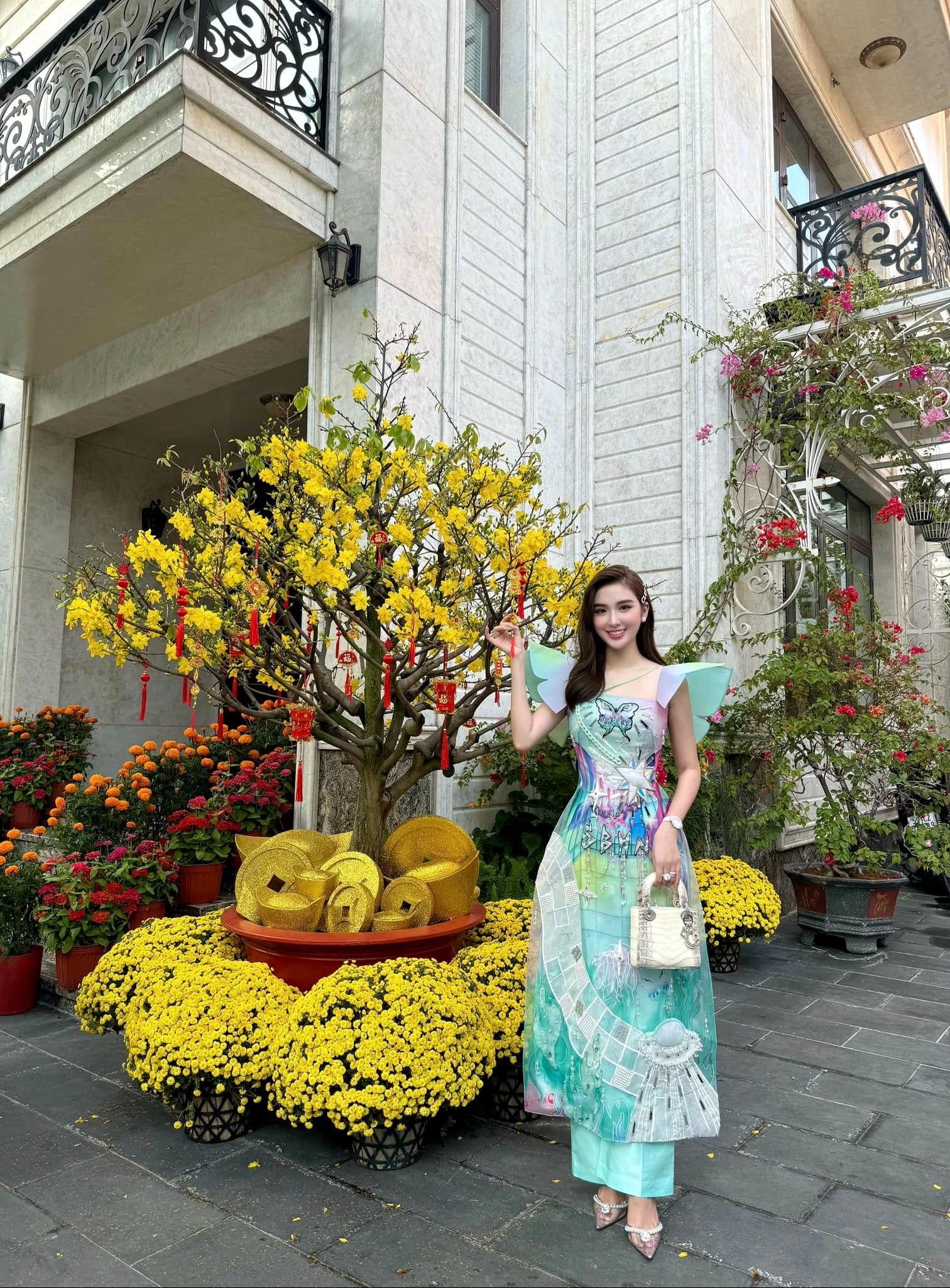 "Phú bà" chủ nhân món khúc bạch vải: Nhan sắc chim sa cá lặn, cuộc sống kín tiếng chuẩn thượng lưu- Ảnh 7.