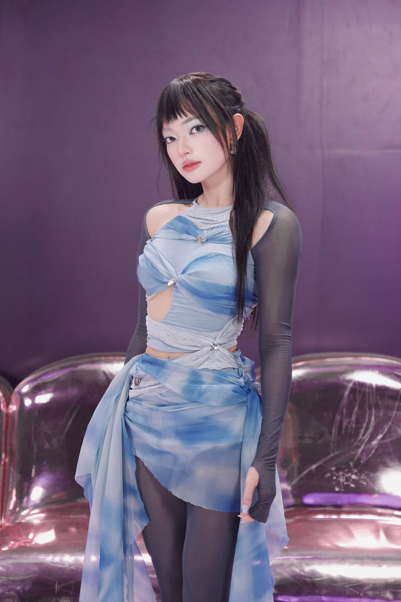 1 Em Xinh nhìn thẳng Châu Bùi, Phương Ly: 