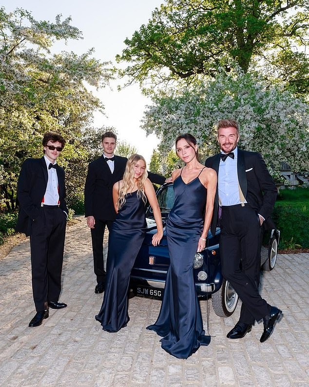 Lên sóng những bức ảnh xát muối vào trái tim David - Victoria Beckham- Ảnh 3. Lên sóng những bức ảnh xát muối vào trái tim David - Victoria Beckham- Ảnh 3.