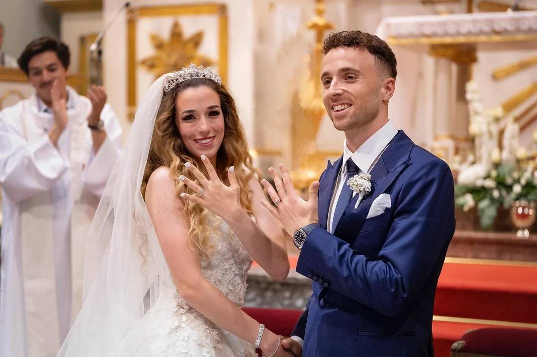 Tấm ảnh cưới hạnh phúc cuối cùng của Diogo Jota: Nụ cười rạng rỡ bên vợ con, ai ngờ 10 ngày sau đã mãi chia lìa- Ảnh 4.