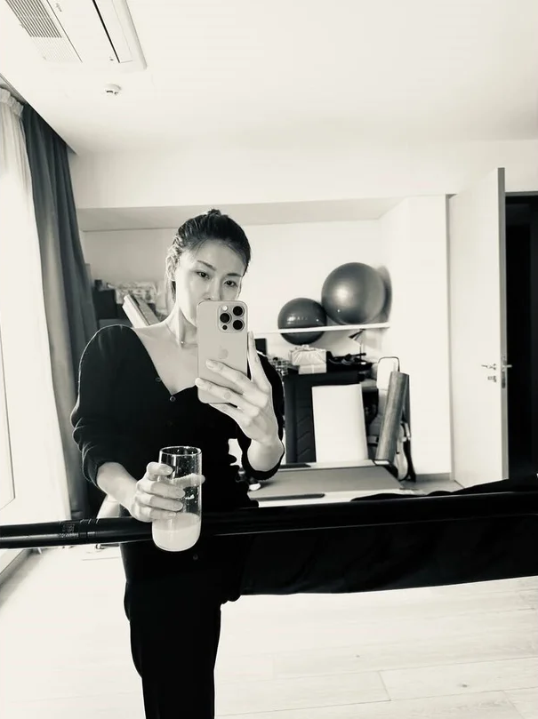 "Chị đẹp" Ha Ji Won U50 vẫn sở hữu body săn chắc, tiết lộ bí quyết giảm cân, duy trì vóc dáng suốt 20 năm- Ảnh 3.