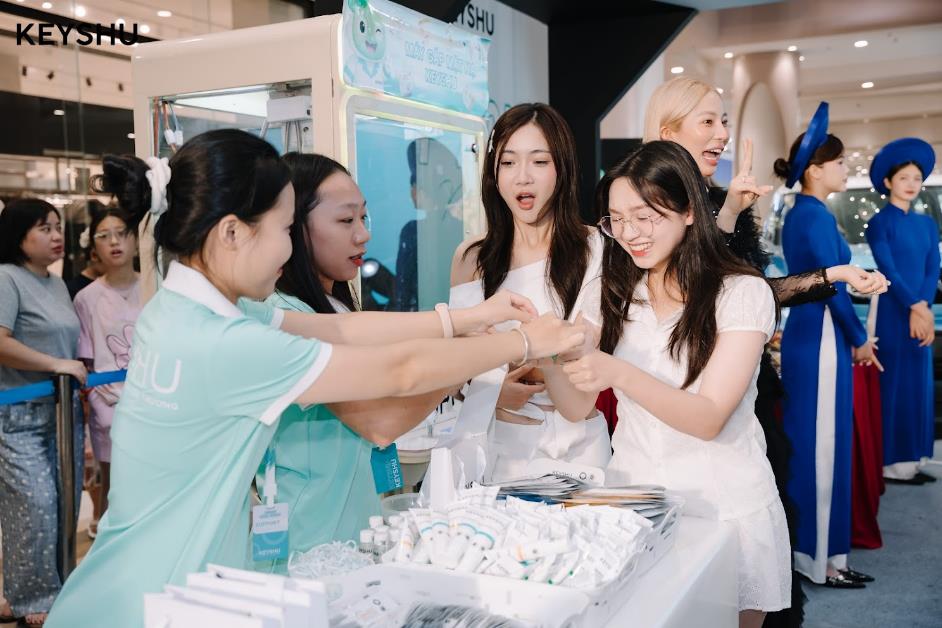 Ca sĩ Quân A.P và dàn TikToker đình đám hội tụ tại Keyshu Mega Beauty- Ảnh 5.