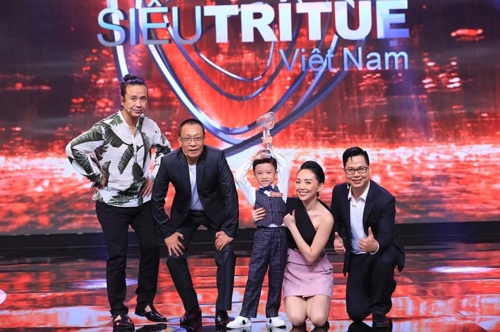"Thần đồng trí nhớ" nổi tiếng từ 2 tuổi, khiến Lại Văn Sâm kinh ngạc giờ ra sao?- Ảnh 1.