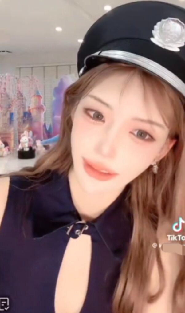 Vụ nữ diễn viên 18+ bị điều tra bán dâm cho sao nam gen Z: “Chúng tôi chưa từng đụng chạm, có lẽ âm mưu thực sự là…”- Ảnh 1.