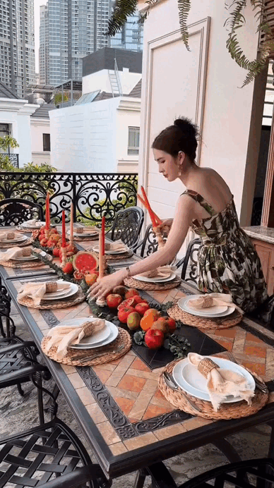 "Phú bà" chủ nhân món khúc bạch vải: Nhan sắc chim sa cá lặn, cuộc sống kín tiếng chuẩn thượng lưu- Ảnh 25.