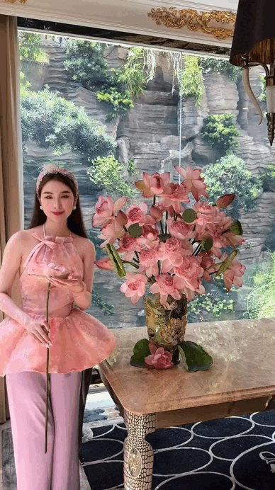 "Phú bà" chủ nhân món khúc bạch vải: Nhan sắc chim sa cá lặn, cuộc sống kín tiếng chuẩn thượng lưu- Ảnh 19.