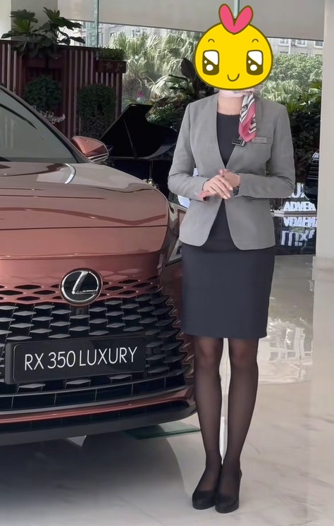 Sales nữ bán xe: Độ dài của chân váy thể hiện sự chuyên nghiệp và tôn trọng khách hàng?- Ảnh 4.