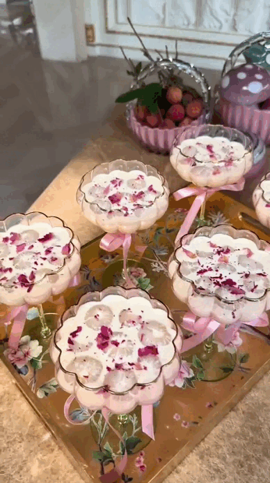 "Phú bà" chủ nhân món khúc bạch vải: Nhan sắc chim sa cá lặn, cuộc sống kín tiếng chuẩn thượng lưu- Ảnh 2.