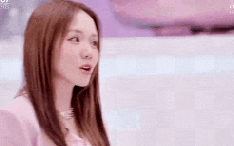 1 Em Xinh nhìn thẳng Châu Bùi, Phương Ly: 
