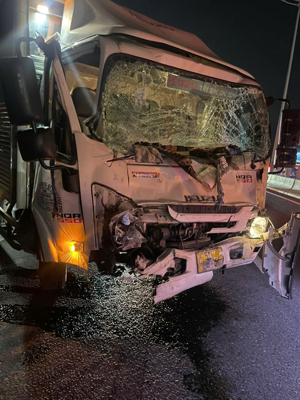Hiện trường vụ TNGT nghiêm trọng trên tuyến cao tốc TP HCM - Trung Lương- Ảnh 4.