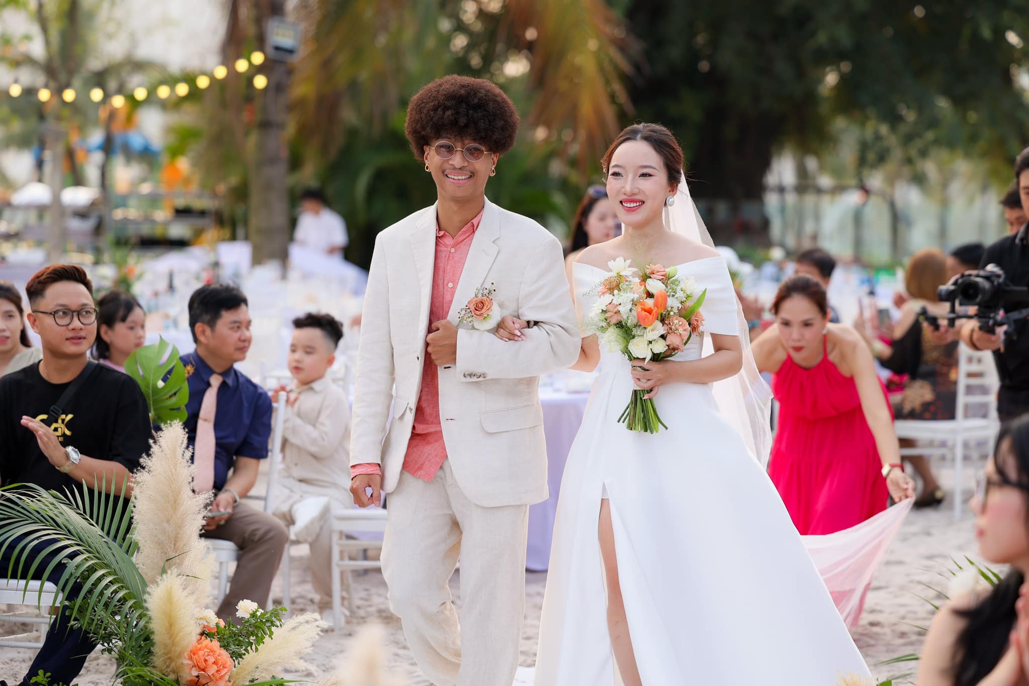 Về ra mắt, nàng dâu chào bố chồng tương lai bằng "anh”, mẹ chồng ngỡ ngàng khi biết mối quan hệ- Ảnh 3.