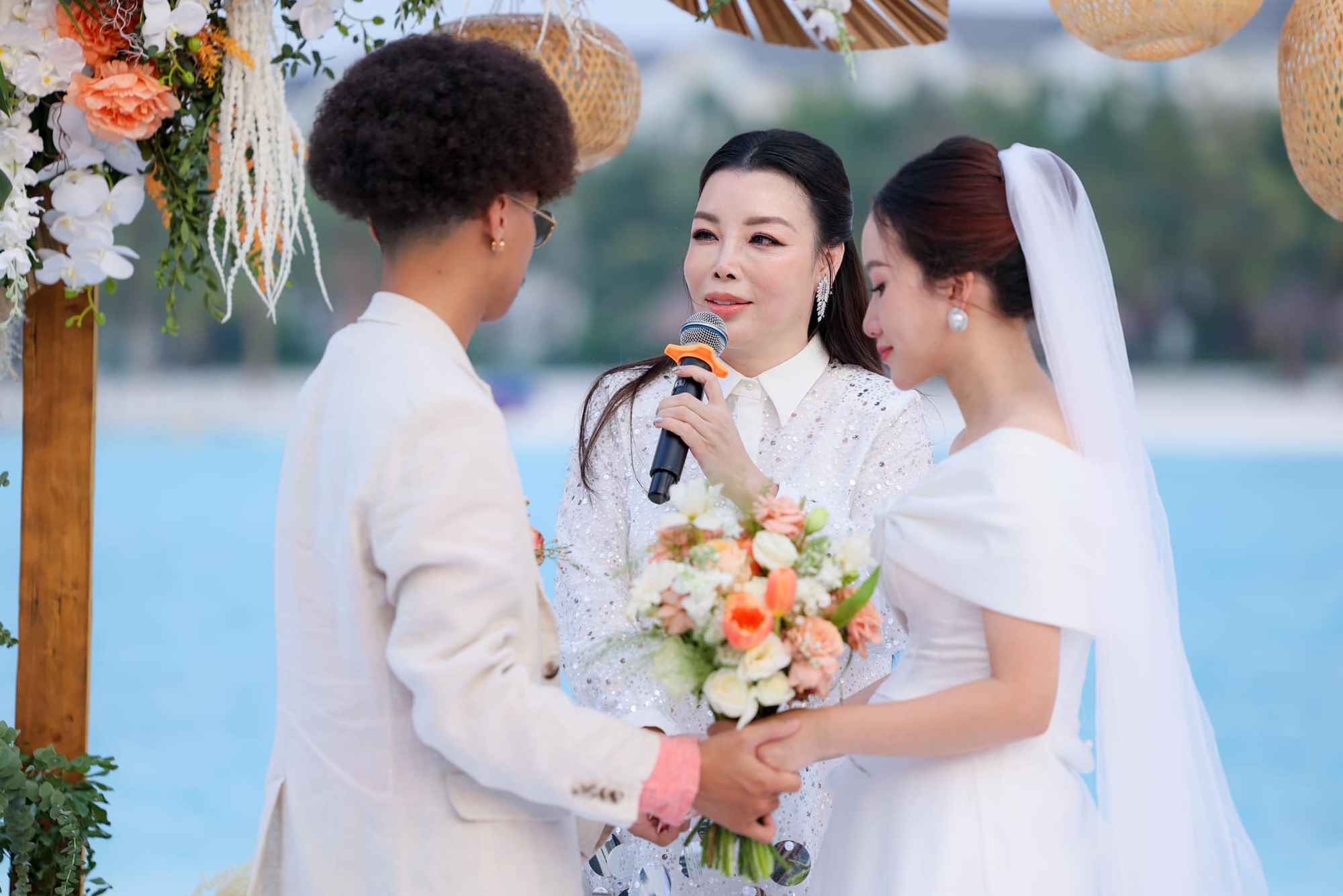 Về ra mắt, nàng dâu chào bố chồng tương lai bằng "anh”, mẹ chồng ngỡ ngàng khi biết mối quan hệ- Ảnh 4.