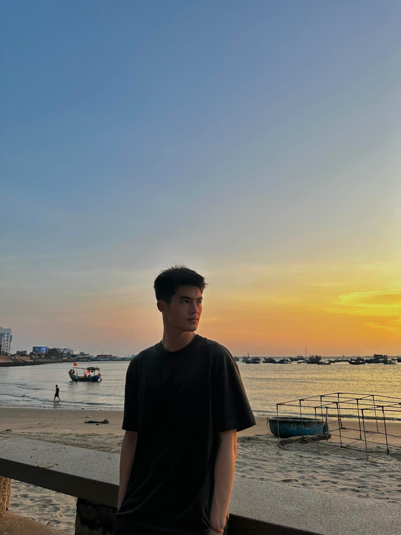 Thủ môn cao 1m91 của U23 Việt Nam lộ loạt ảnh đời thường "hết nước chấm"- Ảnh 8.