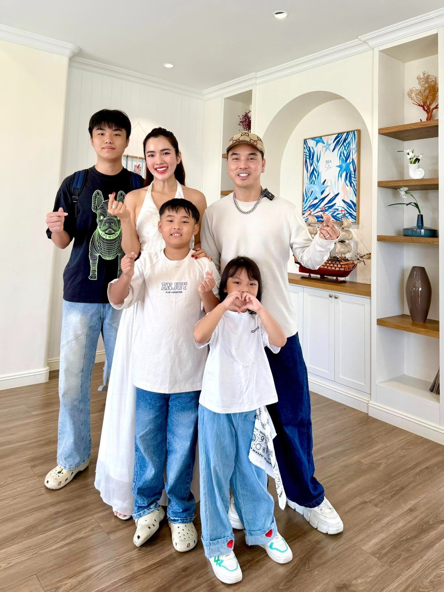 Ưng Hoàng Phúc thương con riêng của vợ như con ruột, cho con đi du học Mỹ khi đủ 18 tuổi- Ảnh 4.