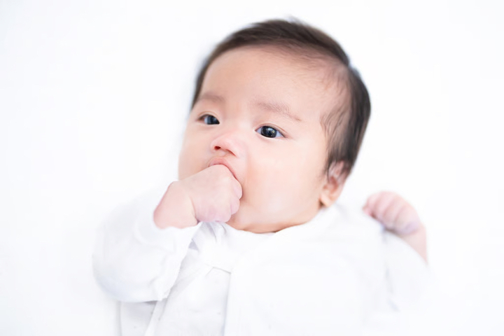 Mẹ dùng băng quấn để ngăn con mút tay, em bé suýt phải cắt cụt ngón- Ảnh 3.