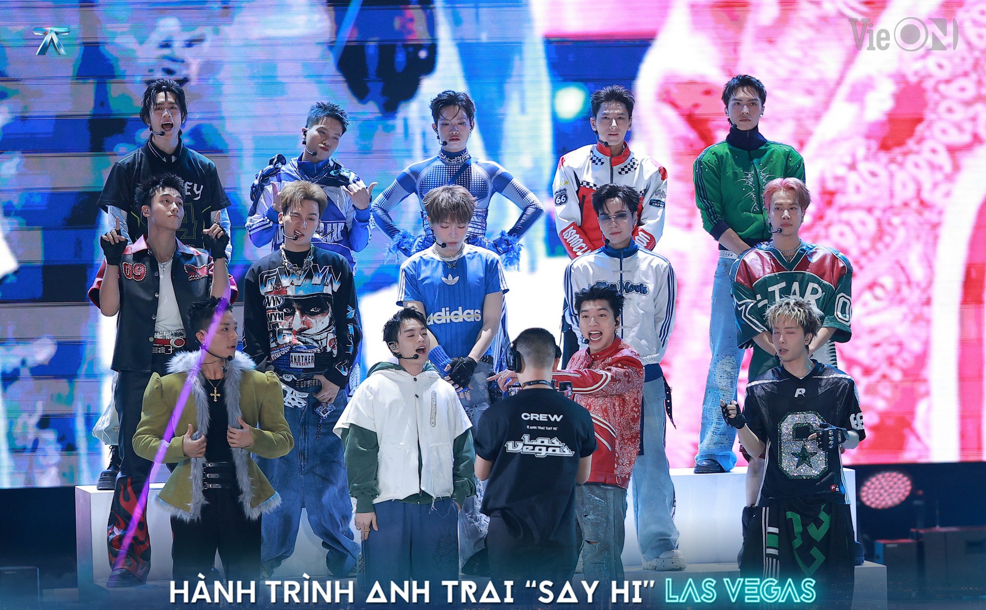 "Zoom cận" dàn Anh Trai Say Hi từ Mỹ về Việt Nam: Người xuất hiện "tuyệt đối điện ảnh", người được bạn gái tháp tùng sát rạt!- Ảnh 6.