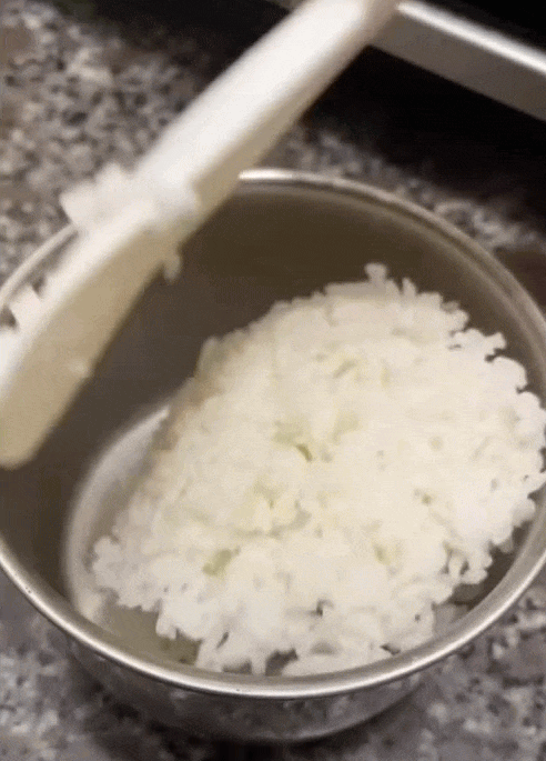 Tủ lạnh văn phòng thời bão giá: Cơm "cặp lồng" thay cho cơm hàng và nỗi lo 'hộp cá kho không cánh mà bay'!- Ảnh 7.