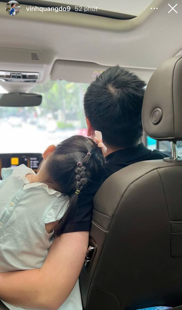 Ái nữ nhà Đỗ Mỹ Linh tựa vai Chủ tịch CLB Hà Nội tình cảm trên xế hộp bạc tỷ nhưng lại 