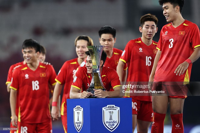 Công Phương ăn mừng bằng điệu nhảy viral thế giới của người Indonesia sau khi sút tung lưới Indonesia giúp U23 Việt Nam vô địch- Ảnh 15.