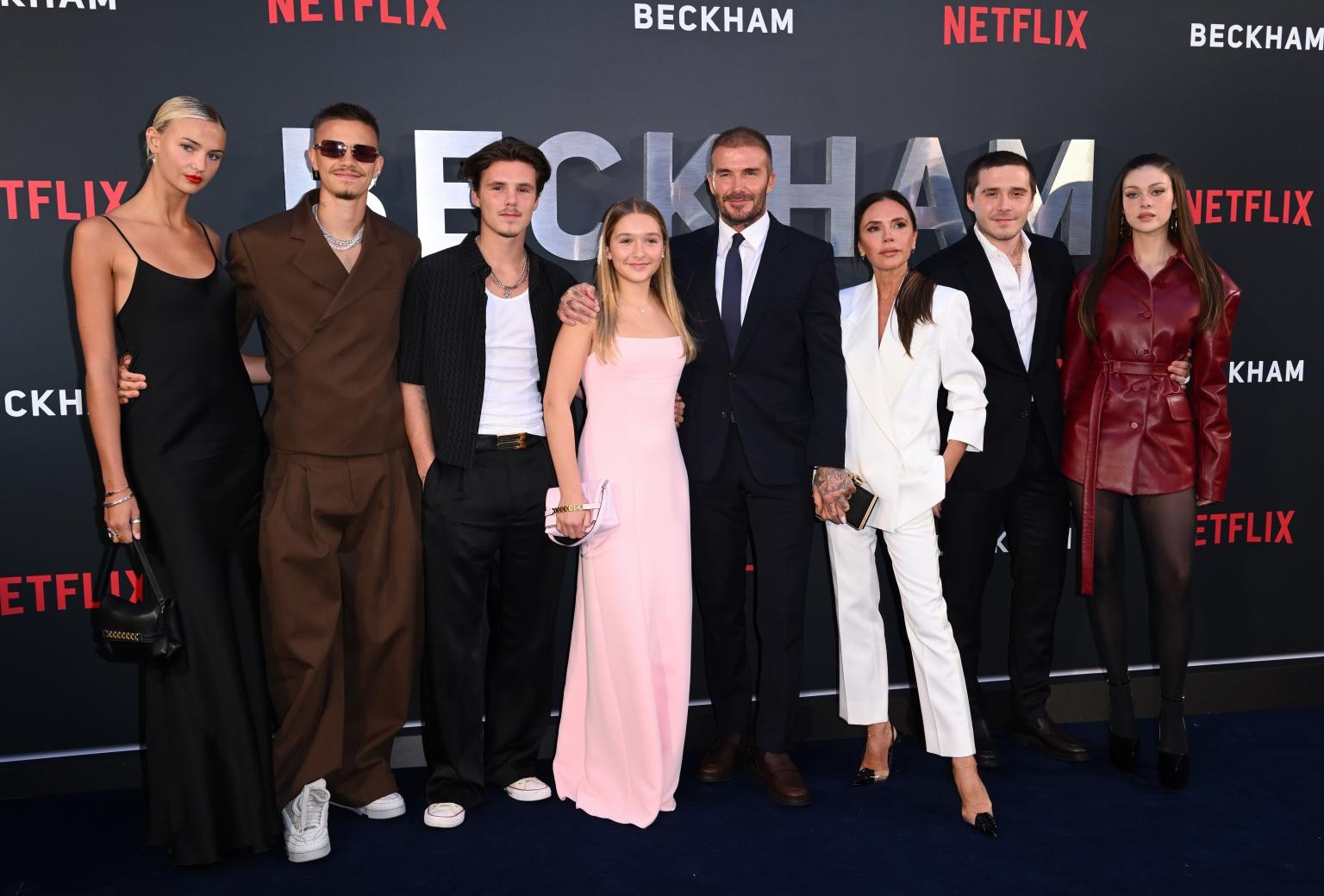 Drama nhà Beckham lại nóng hừng hực: Cruz liên tục 