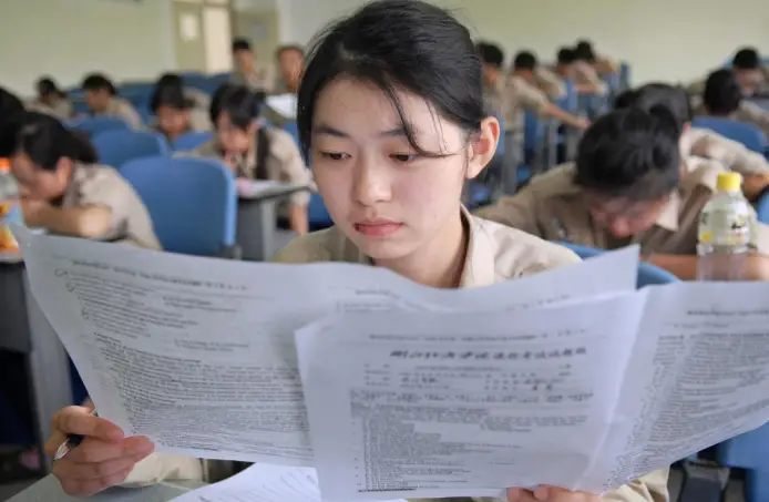 Nam sinh học giỏi vui mừng nhận giấy báo đỗ đại học danh giá, nhưng vừa đọc nội dung, bố mẹ bảo ngay: "Con nên thi lại"- Ảnh 1.