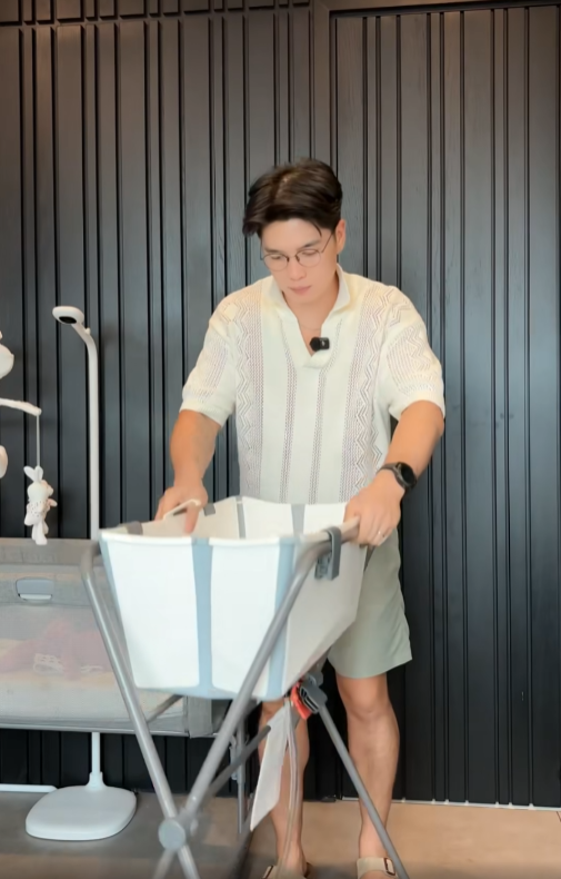 Ông bố "quốc dân" gọi tên Huy Trần: Bán cả xe lẫn đồng hồ để sắm đồ đón "bình rượu mơ" chào đời, sương sương đã hết hơn 100 triệu- Ảnh 13.