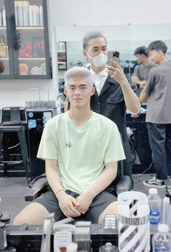 Thủ môn cao 1m91 của U23 Việt Nam lộ loạt ảnh đời thường "hết nước chấm"- Ảnh 11.