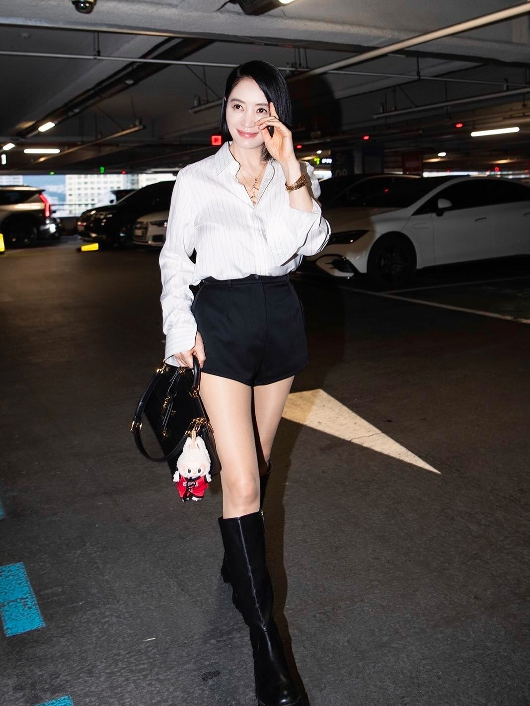 "Chị đại" U60 lên đồ khiến cả showbiz chấn động, hàng triệu cô gái ước về già mình được đẹp như vậy!- Ảnh 1.