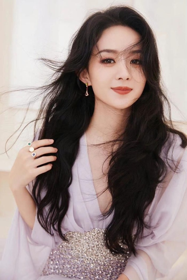 Nói nữ diễn viên này xuất thân kém, EQ thấp, nhưng nhìn bức ảnh mới được chụp trộm, phải khen cô dạy con khác hẳn!- Ảnh 1.