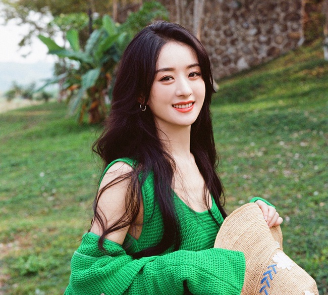 Nói nữ diễn viên này xuất thân kém, EQ thấp, nhưng nhìn bức ảnh mới được chụp trộm, phải khen cô dạy con khác hẳn!- Ảnh 2.