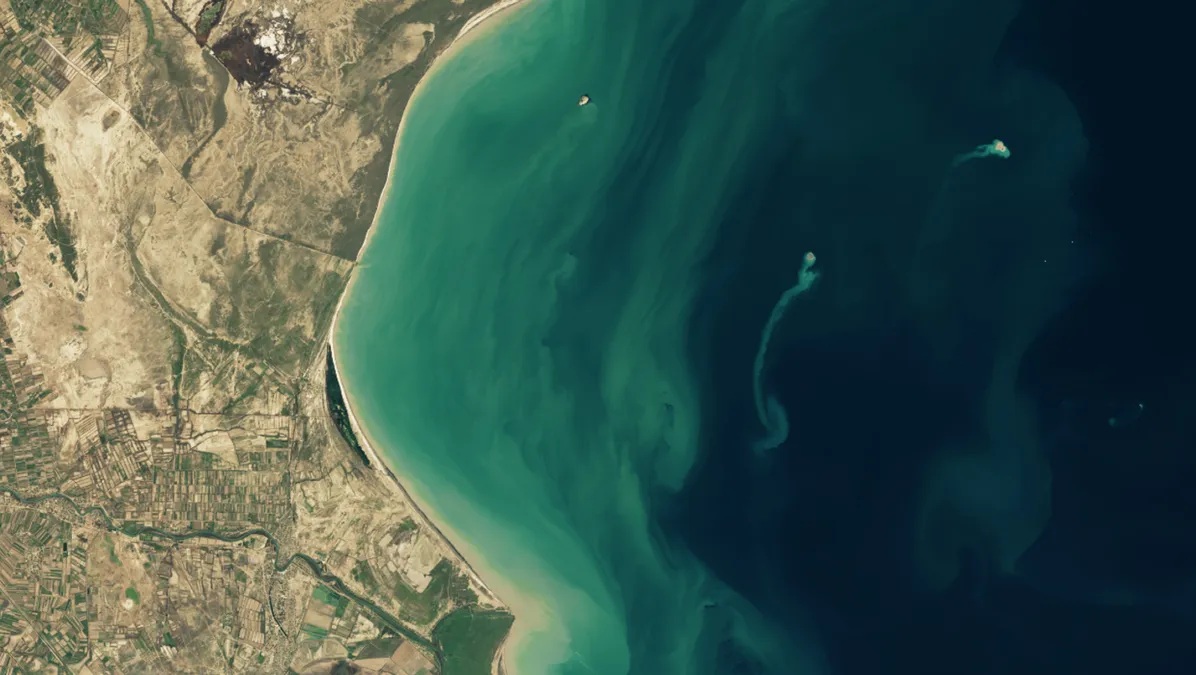 Vệ tinh NASA phát hiện "đảo ma" kỳ lạ giữa biển Caspi- Ảnh 2.
