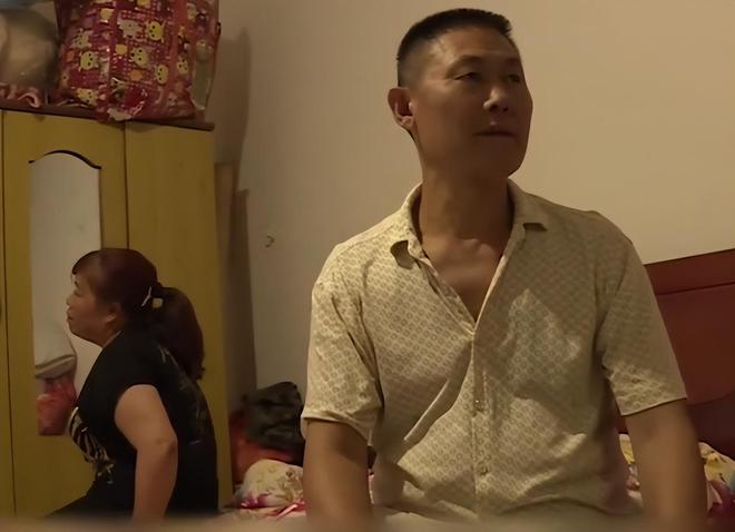 Bé trai 4 tuổi mất tích 17 năm, vừa đoàn tụ gia đình thì bố mẹ nuôi gọi điện "con hãy về thừa kế gia tài nghìn tỷ": Quyết định khiến tất cả sững sờ- Ảnh 2.
