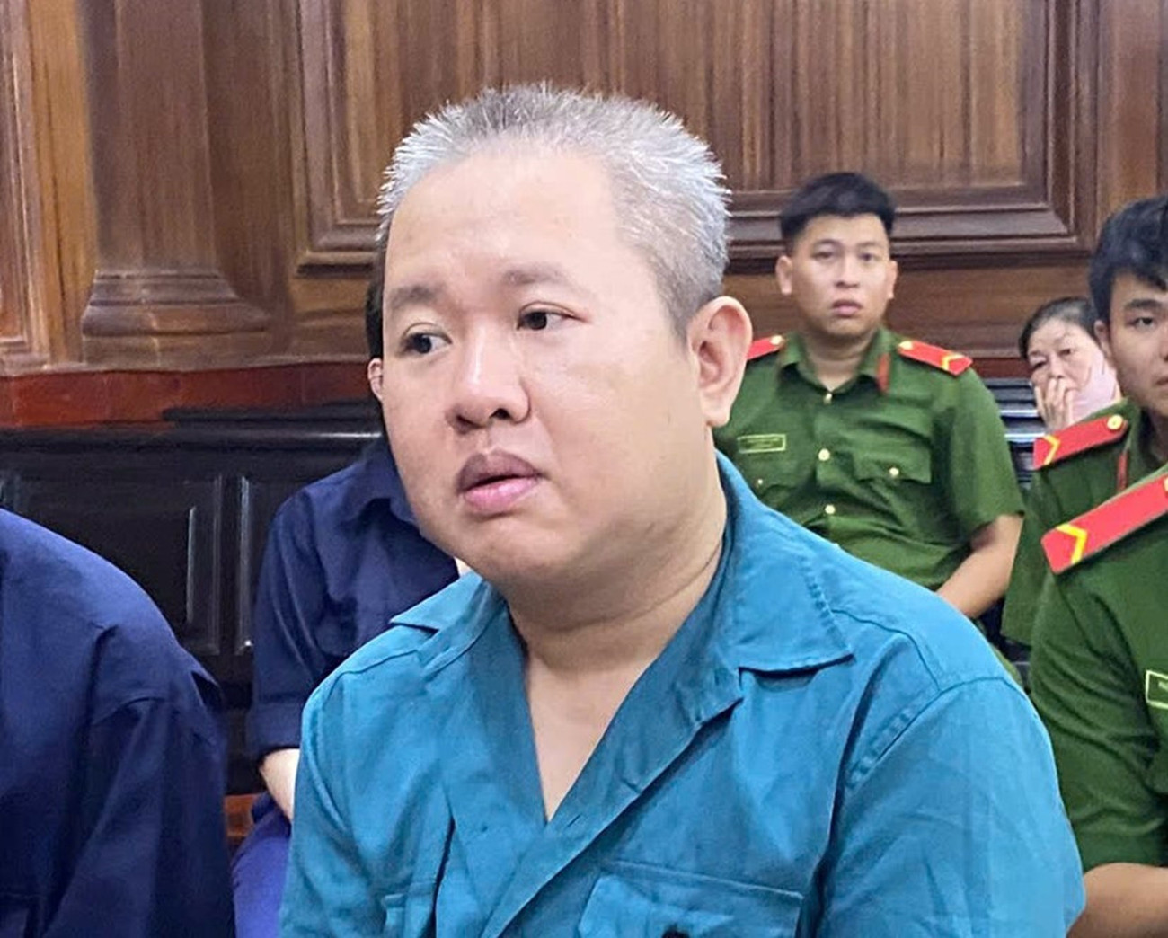 Quản lý nhà hàng ở TPHCM quy định phải viết 'giấy phép xin ra ngoài' khi đi bán dâm- Ảnh 1.