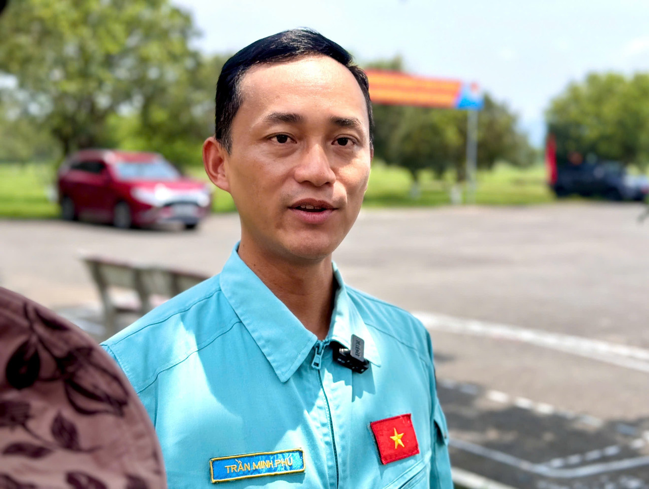 Hợp luyện đội hình 10 chiếc trực thăng kéo cờ Đảng, cờ Tổ quốc trên bầu trời Hà Nội- Ảnh 11.