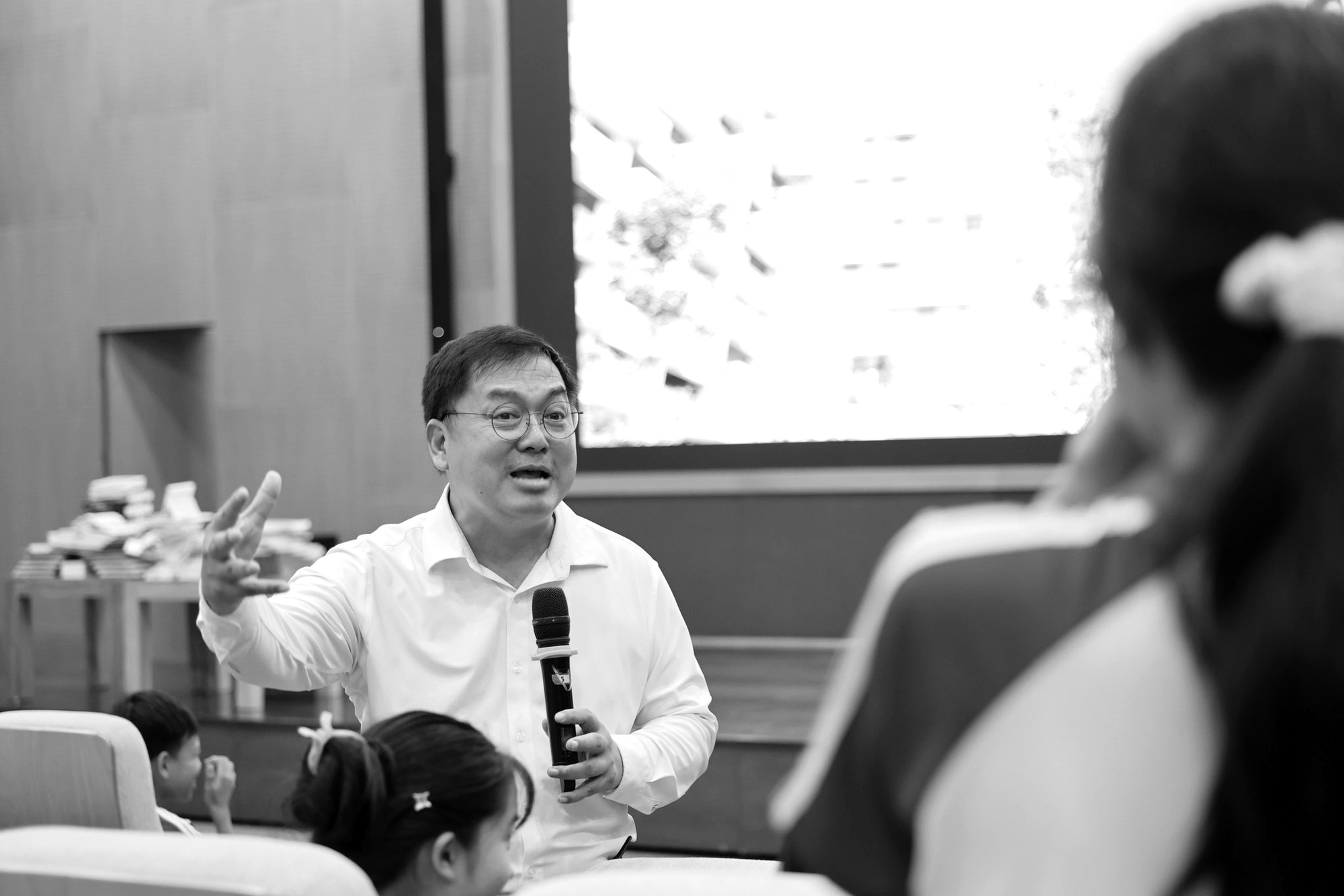 Chân dung và sự nghiệp vẻ vang của ông Hoàng Nam Tiến trước khi đột ngột qua đời- Ảnh 1.