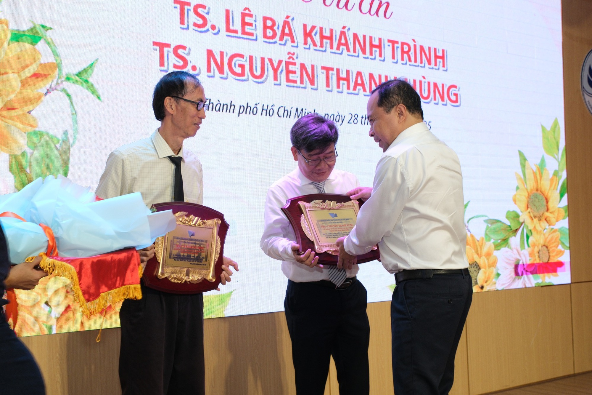 TS Lê Bá Khánh Trình: Về hưu nhưng không nghỉ!- Ảnh 2.