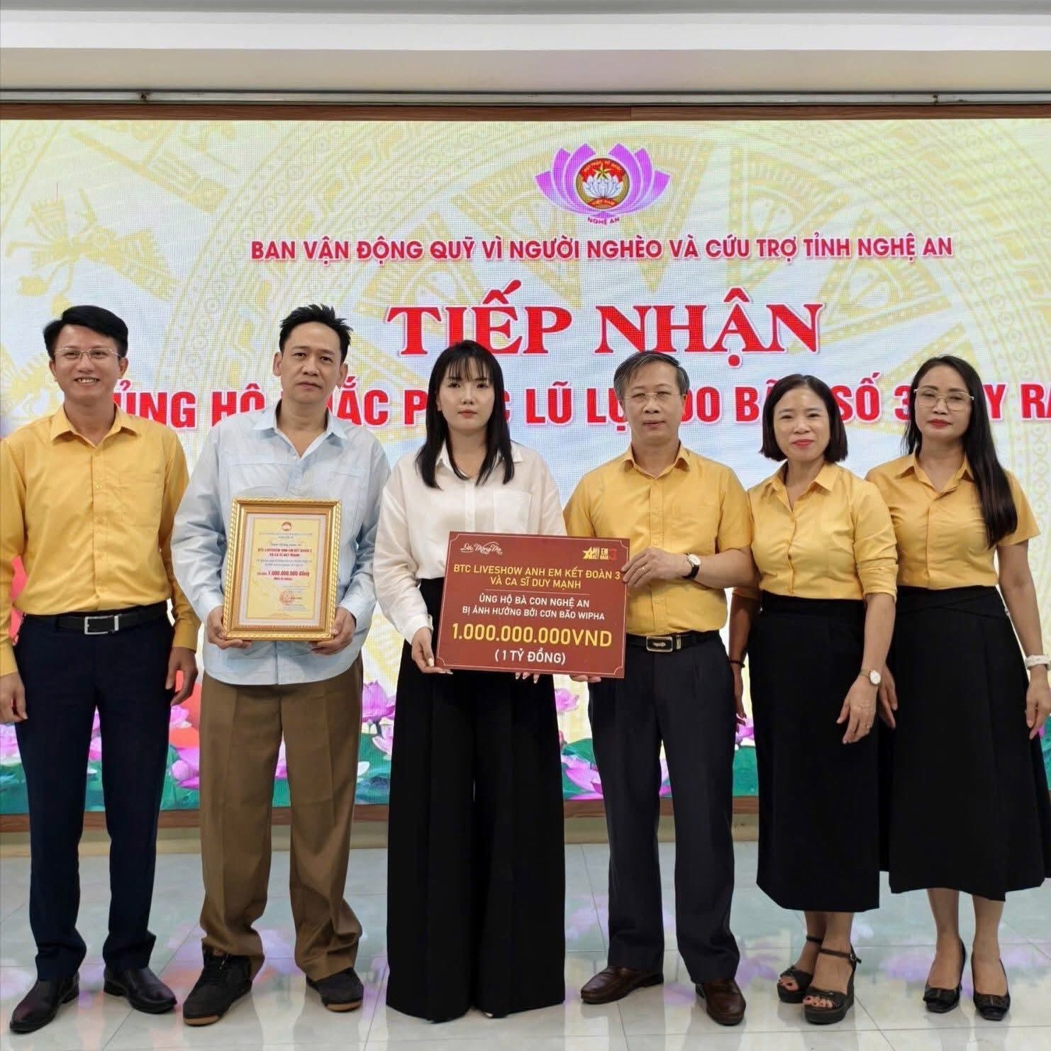 Nam ca sĩ Vbiz đóng góp 1 tỷ đồng ủng hộ bà con Nghệ An khắc phục hậu quả sau bão số 3- Ảnh 1. Nam ca sĩ Vbiz đóng góp 1 tỷ đồng ủng hộ bà con Nghệ An khắc phục hậu quả sau bão số 3- Ảnh 1.